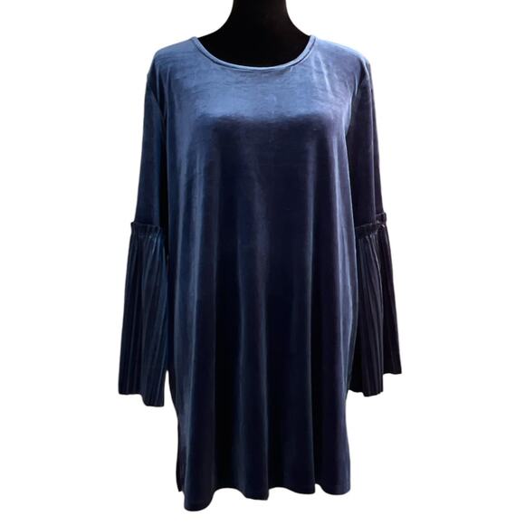 Du Jour Tops - Du Jour Elegant Blue Velvet Pleated Bell Sleeve Tunic Top Size Medium